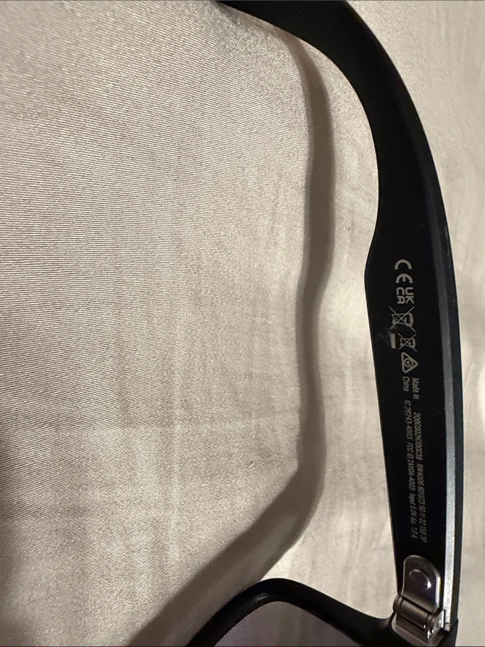 Ray-Ban Black Wayfarer Sunglasses with Brown Case